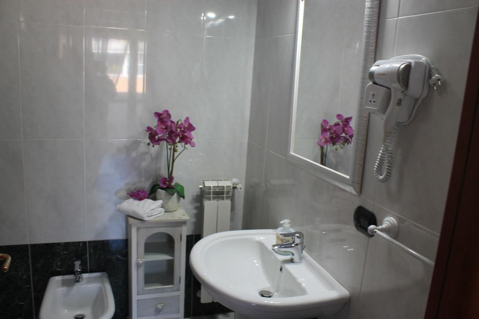 Giramondo Guest House Fiumicino Bagian luar foto